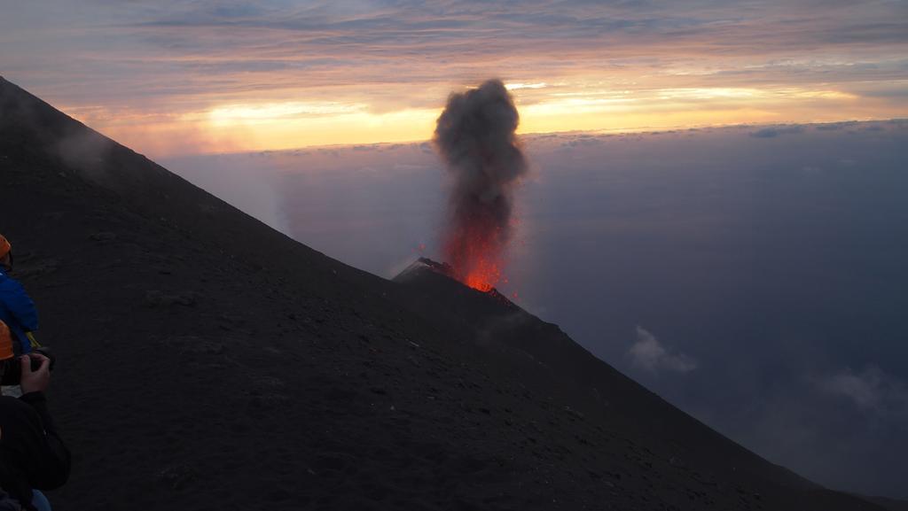 Il Vulcano A Piedi Stromboli Bagian luar foto