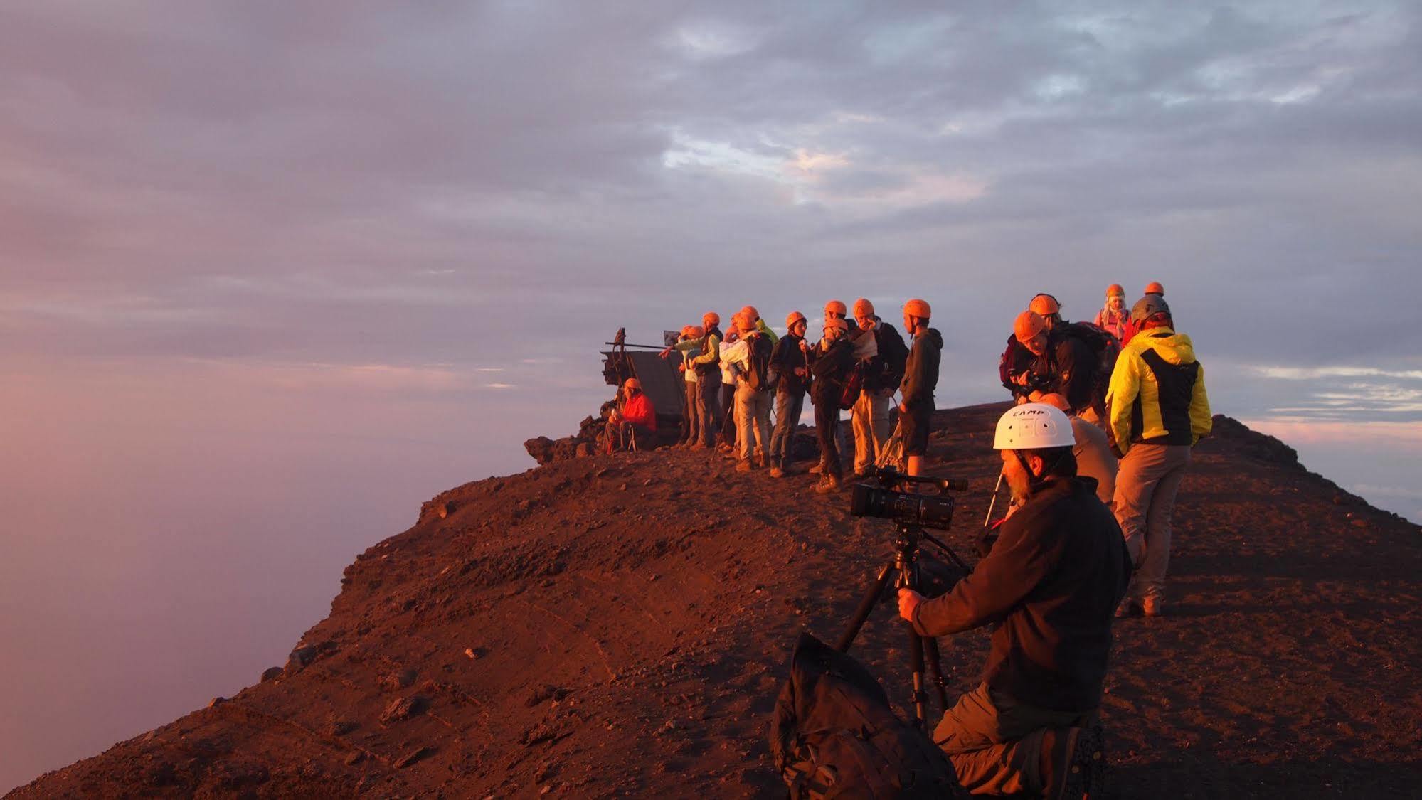 Il Vulcano A Piedi Stromboli Bagian luar foto