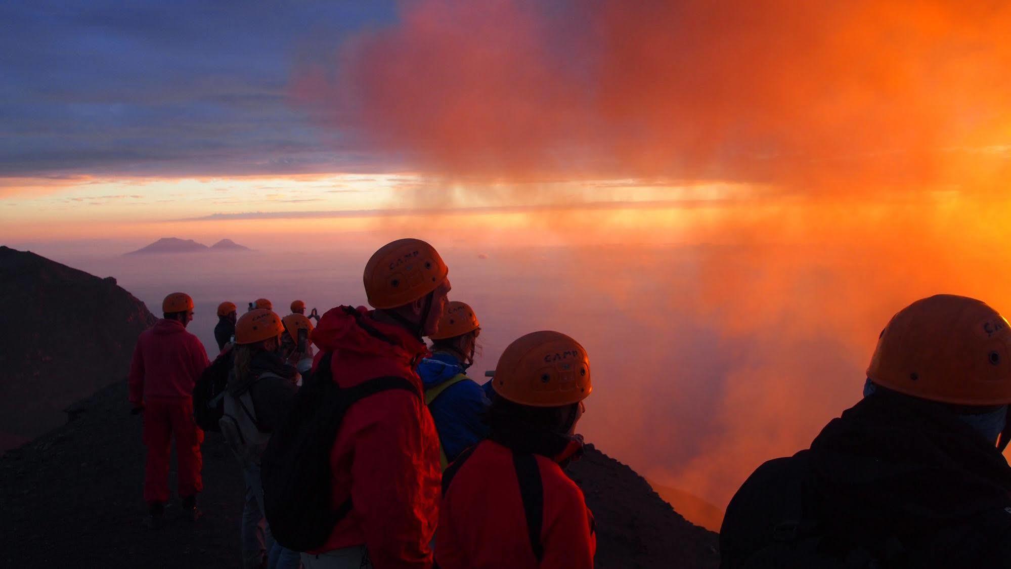 Il Vulcano A Piedi Stromboli Bagian luar foto